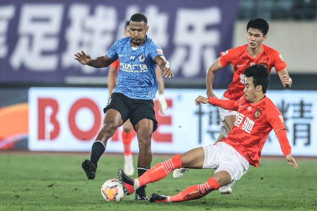 约基奇42+16掘金险胜马刺 骑士送爵士10连败